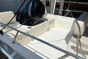 19ft Boston Whaler Yacht For Sale