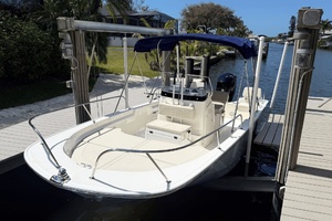 19ft Boston Whaler Yacht For Sale