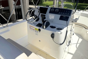 19ft Boston Whaler Yacht For Sale