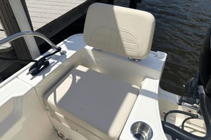 19ft Boston Whaler Yacht For Sale