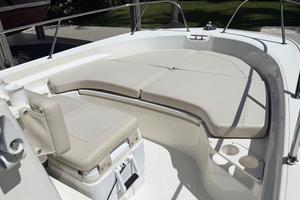 19ft Boston Whaler Yacht For Sale