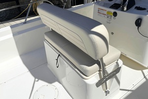 19ft Boston Whaler Yacht For Sale