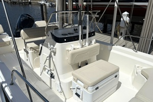19ft Boston Whaler Yacht For Sale