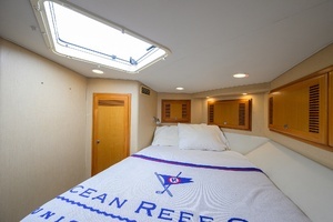 2003 Cabo 48 Flybridge thumbnail 16