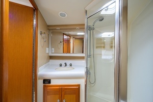 2003 Cabo 48 Flybridge thumbnail 18