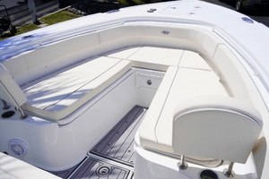 Photo 6080354 for 2025 Sea Hunt Ultra 305SE  