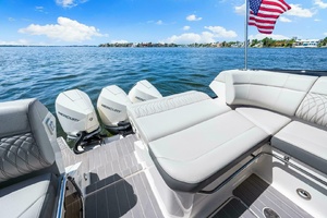 2022 Sea Ray 370 OB 
