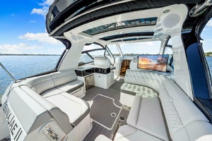 2022 Sea Ray 370 Sundancer