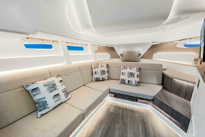 2022 Sea Ray 370 OB 