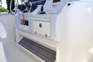 2023 Cobia 320CC thumbnail 38