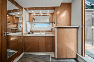 2014 Cruisers Yachts 48 Cantius thumbnail 32