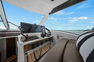 2014 Cruisers Yachts 48 Cantius thumbnail 7