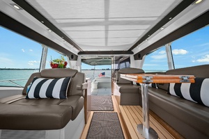 2014 Cruisers Yachts 48 Cantius thumbnail 5