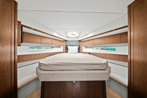 2014 Cruisers Yachts 48 Cantius thumbnail 3
