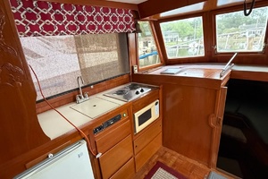 The Queen 34ft Marine Trader Yacht For Sale