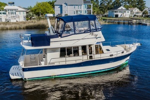 2009 Mainship Expedition 40 thumbnail 2