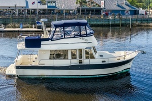 2009 Mainship Expedition 40 thumbnail 1