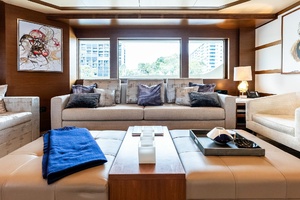 Salon settee and ottomans 