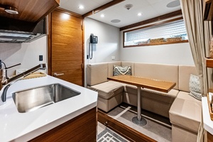 Crew Lounge settee