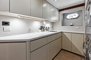Laundry room counterop, aft