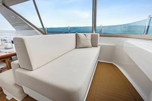 Flybridge companion lounge