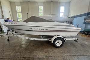 18ft Maxum Yacht For Sale