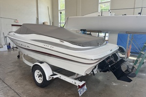 18ft Maxum Yacht For Sale