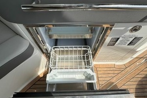 2021 Sea Ray Sundancer 320 Outboard thumbnail 12