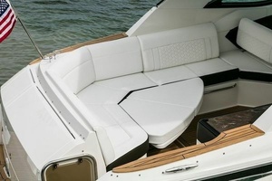 2021 Sea Ray Sundancer 320 Outboard thumbnail 7