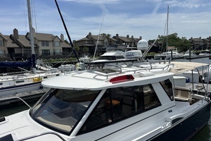2016 Cutwater C-28 LE thumbnail 9
