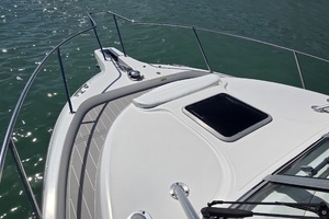 32ft Boston Whaler Yacht For Sale