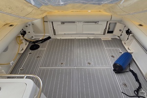 32ft Boston Whaler Yacht For Sale