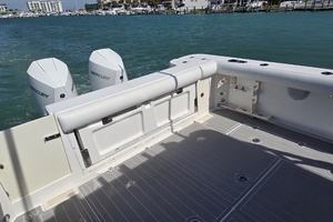 32ft Boston Whaler Yacht For Sale