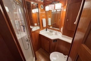 2001 Navigator Pilothouse thumbnail 24