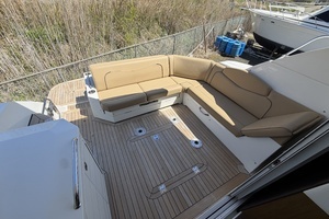 2016 Cruisers Yachts 41 Cantius thumbnail 10