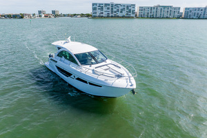 50FT (15.24M) CRUISERS YACHTS Worth Avenue Yachts