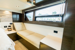 2018 Cruisers Yachts 50 CANTIUS thumbnail 59
