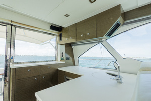 2018 Cruisers Yachts 50 CANTIUS thumbnail 39