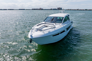 2018 Cruisers Yachts 50 CANTIUS thumbnail 19
