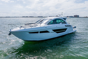 2018 Cruisers Yachts 50 CANTIUS thumbnail 20