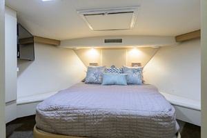 Headwinds 46ft Hatteras Yacht For Sale