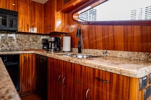 2012 Hatteras thumbnail 60