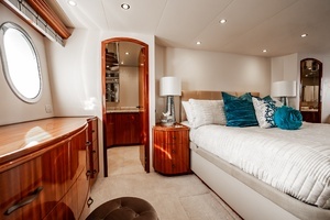2012 Hatteras thumbnail 75