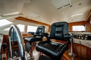 2012 Hatteras thumbnail 2