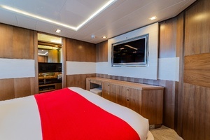 2012 Custom Line Raised Pilothouse thumbnail 36