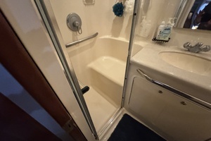 2001 Sea Ray 380 Aft Cabin thumbnail 54