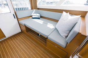Photo 6106522 for 2027 Bertram 35 Flybridge  