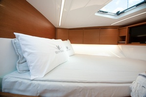 Photo 6106520 for 2027 Bertram 35 Flybridge  