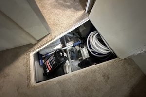 1998 Cruisers Yachts 3650 Aft Cabin thumbnail 38