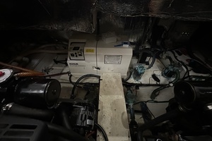 1998 Cruisers Yachts 3650 Aft Cabin thumbnail 46